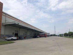 鐘秀東路標(biāo)準(zhǔn)廠房，12米16噸行車，升降平臺，大車方便